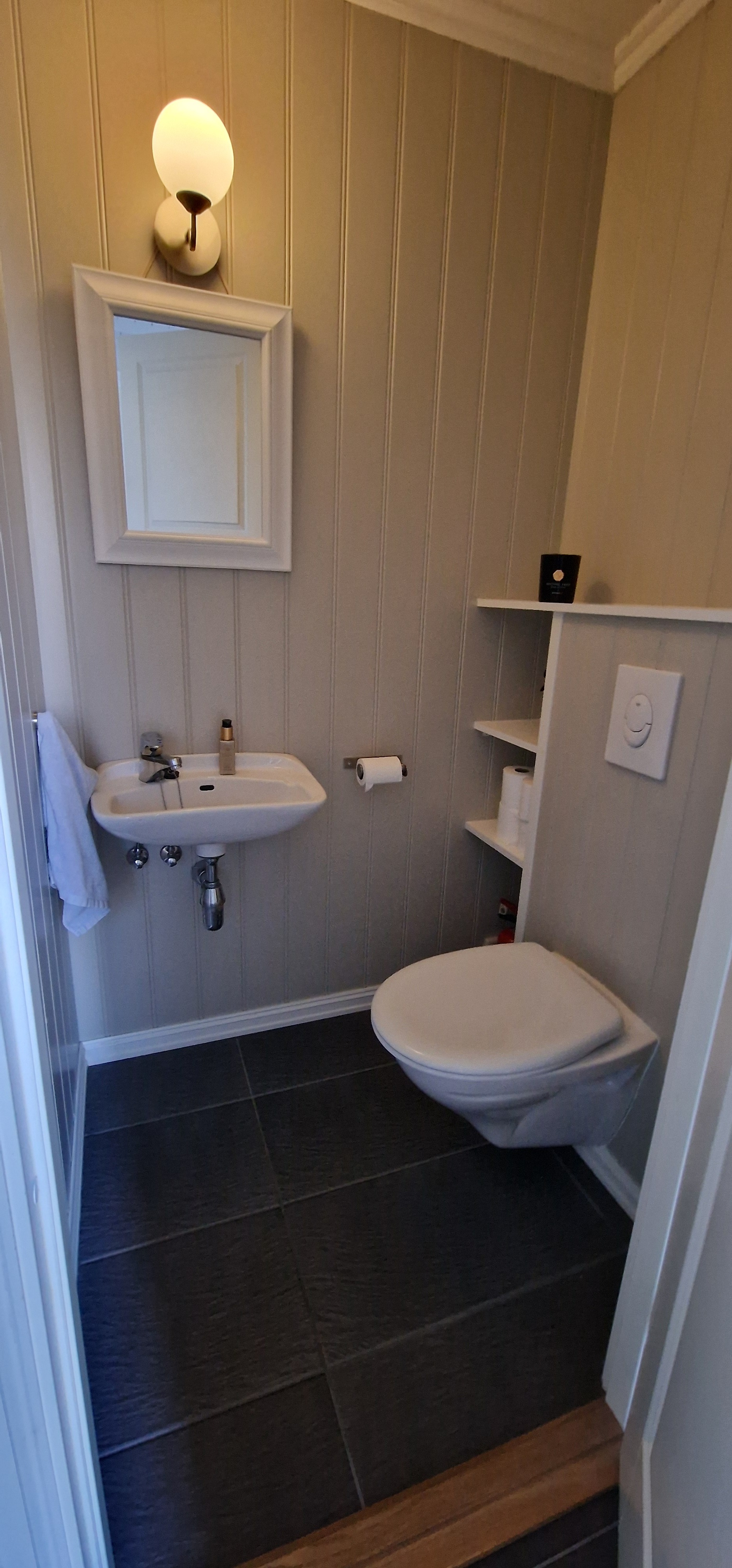 1. etg. WC med varmekabler.